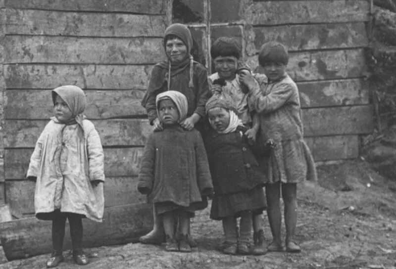 Военный голод. Одежда детей в годы войны. Одежда детей после войны. Голодные дети в годы Великой Отечественной войны. Одежда детей военных лет.