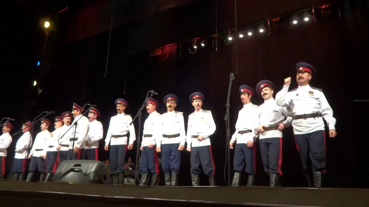 Хор донских казаков ютуб. Ансамбль песни и пляски донских казаков им. Ансамбль донских казаков им квасова. Ансамбль донских казаков 18 ноября 2022. Донские казаки концерт.