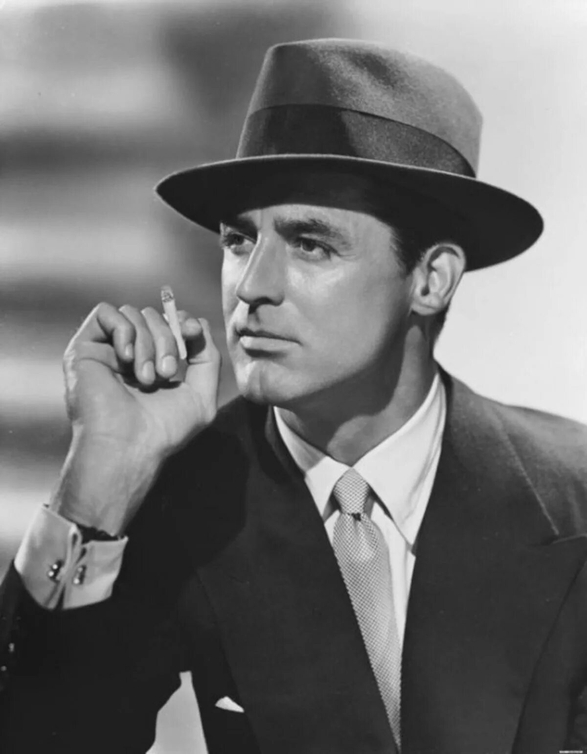 Мужчина в 20 30 40 50. Кэри Грант в шляпе. Cary Grant в шляпе. Кэри Грант стиль.