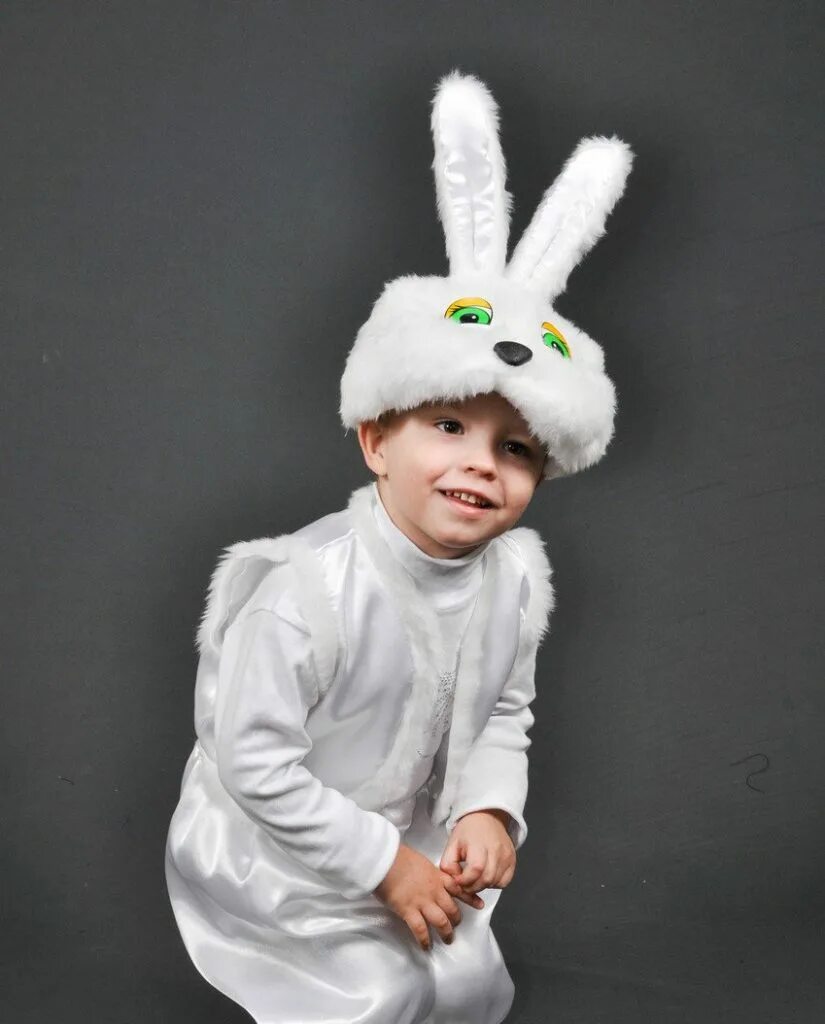 Костюм зайчика новый год. Костюм зайца. Костюм зайца для мальчика. Новогодний костюм зайки для мальчика. Костюмчик зайчика для мальчика.