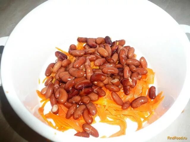 салат из говядины и стручковой фасоли. монастырская салат из фасоли. салат с фасолью и жареным луком. фасоль с грибами в томатном соусе. лобио красное.