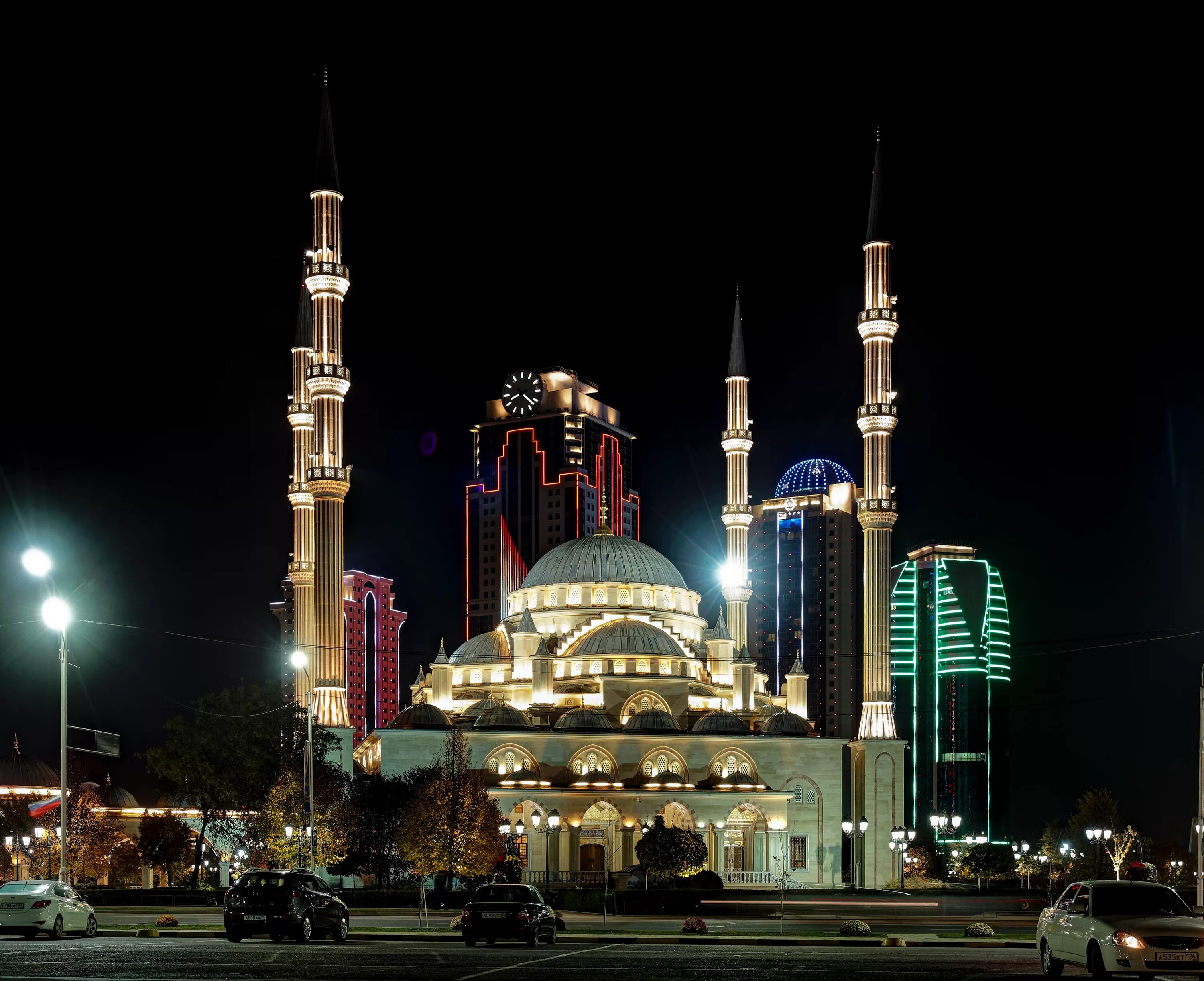 Есть ли чеченская республика. Город Грозный мечеть сердце Чечни. Соборная мечеть Грозный. Достопримечательности Чечни сердце Чечни мечеть. Мечеть «сердце Чечни» (г. Грозный).