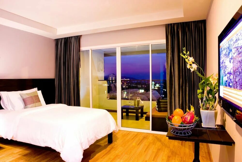 Casa del m пхукет. Casa del patong beach 4 пхукет. I'm in patong. Casa del m resort 4 пхукет. каса дель м патонг бич.