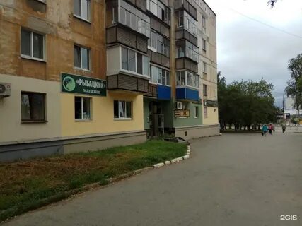 Космонавтов 33
