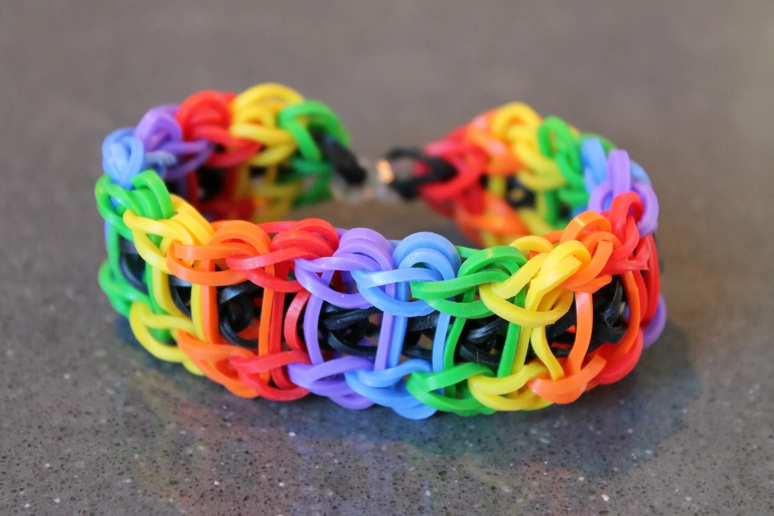 Красивые браслеты из резинок. Плетение из резиночек фигурки. Плетение из резинок. Как сделать из резинок разные. Как сделать из резинок разные.
