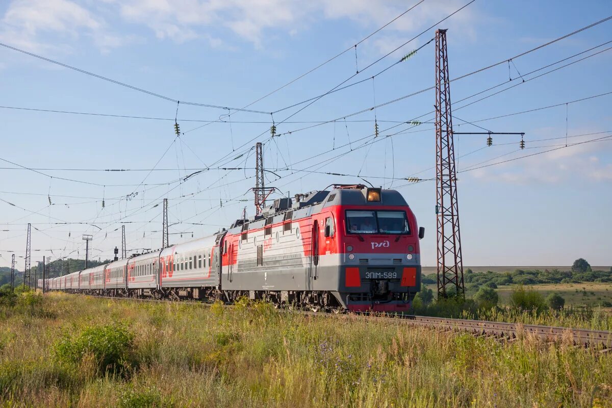 Поезд гусева. Пассажирский электровоз эп1м. Пассажирский Локомотив эп1. Пассажирский Локомотив эп1м. Эп1м-589.