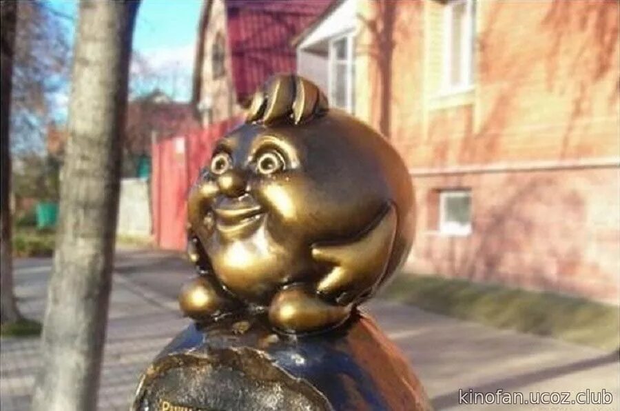 памятник колобку в уфе. город колобков. город колобков. памятник колобку в ульяновске. памятник колобку в набережных челнах.