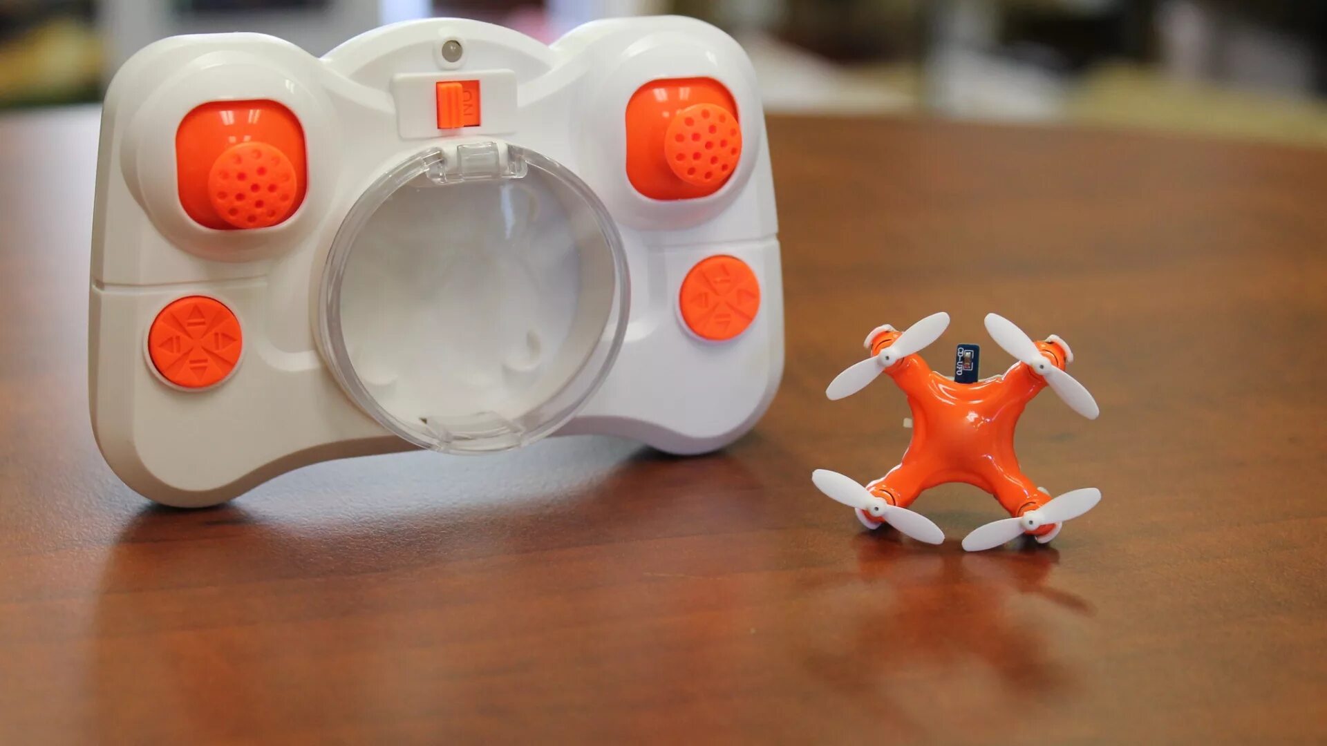 самый маленький квадрокоптер в мире. маленький квадра коптор. маленьких дронов. квадрокоптер с камерой syma. квадрокоптер nano drone.