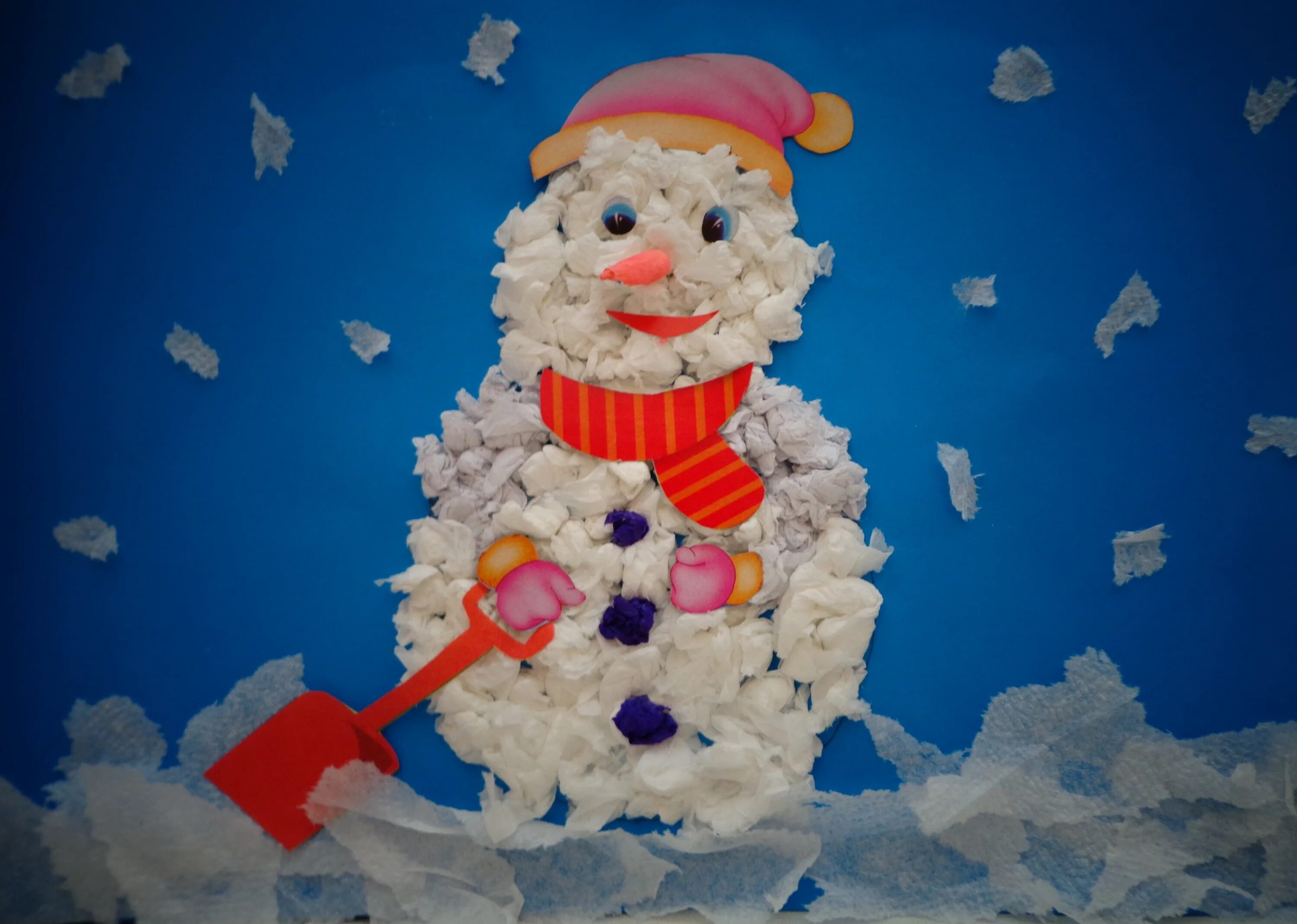 снеговик из картона и салфеток. снеговик из салфеток своими руками пошаговое. поделка снеговик объемный. снеговик из салфеток своими руками пошаговое. снеговик из салфеток.