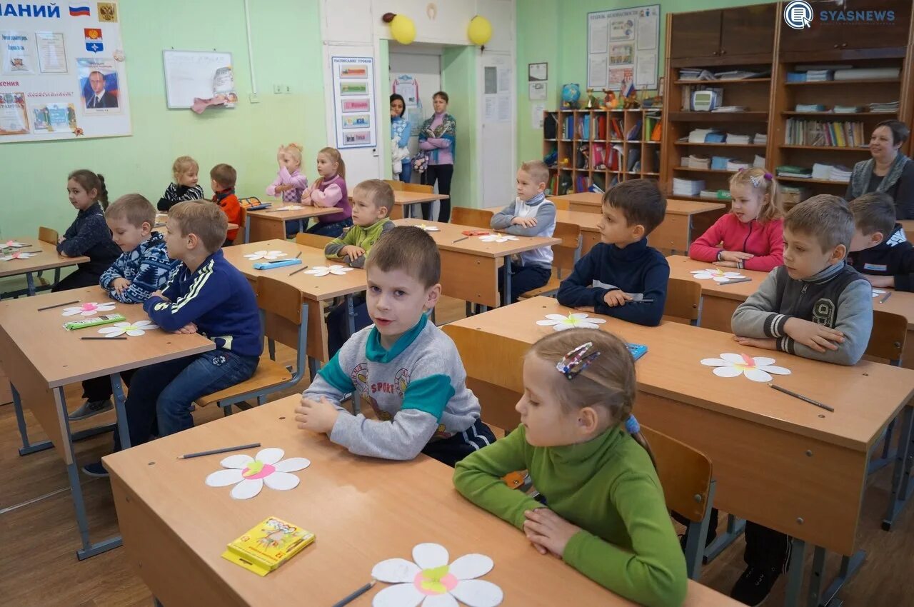 Электронная школа ленинградская область волхов. Педагоги 1 школы Волхов. Школа 6 Волхов. Школа в Волхове. Школа 7 Волхов.