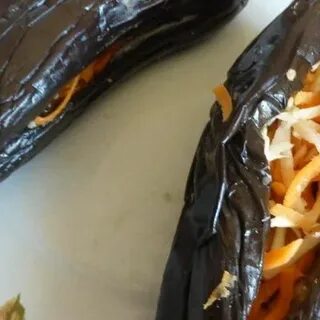 Синенькие фаршированные морковью