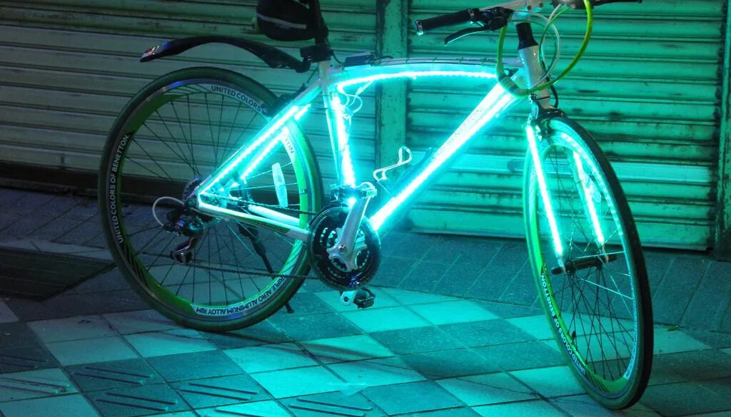 Подсветка для велосипеда. Светодиодная подсветка для велосипеда. Неоновая подсветка на велосипед. Диодная подсветка велосипеда. Светящиеся велосипед