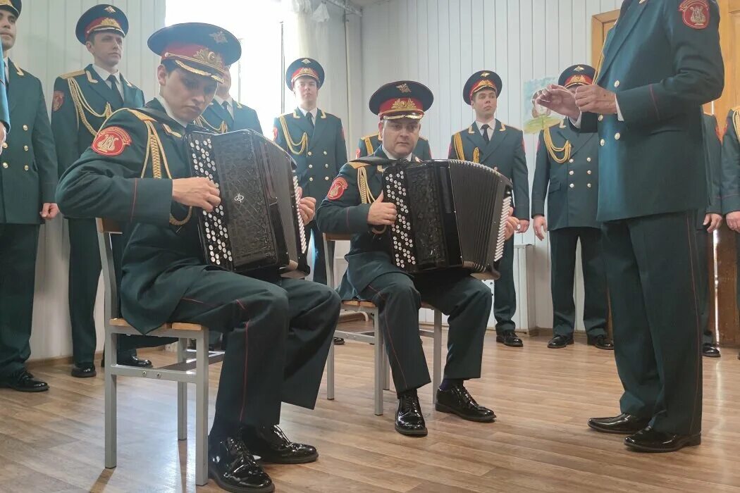 Ансамбль. Ансамбль песни и пляски. Ансамбль военной песни и пляски Дальневосточного флота России. Выступление оркестра для участников сво в госпитале. Выступление ансамбля продолжалось 1 час 44 минуты