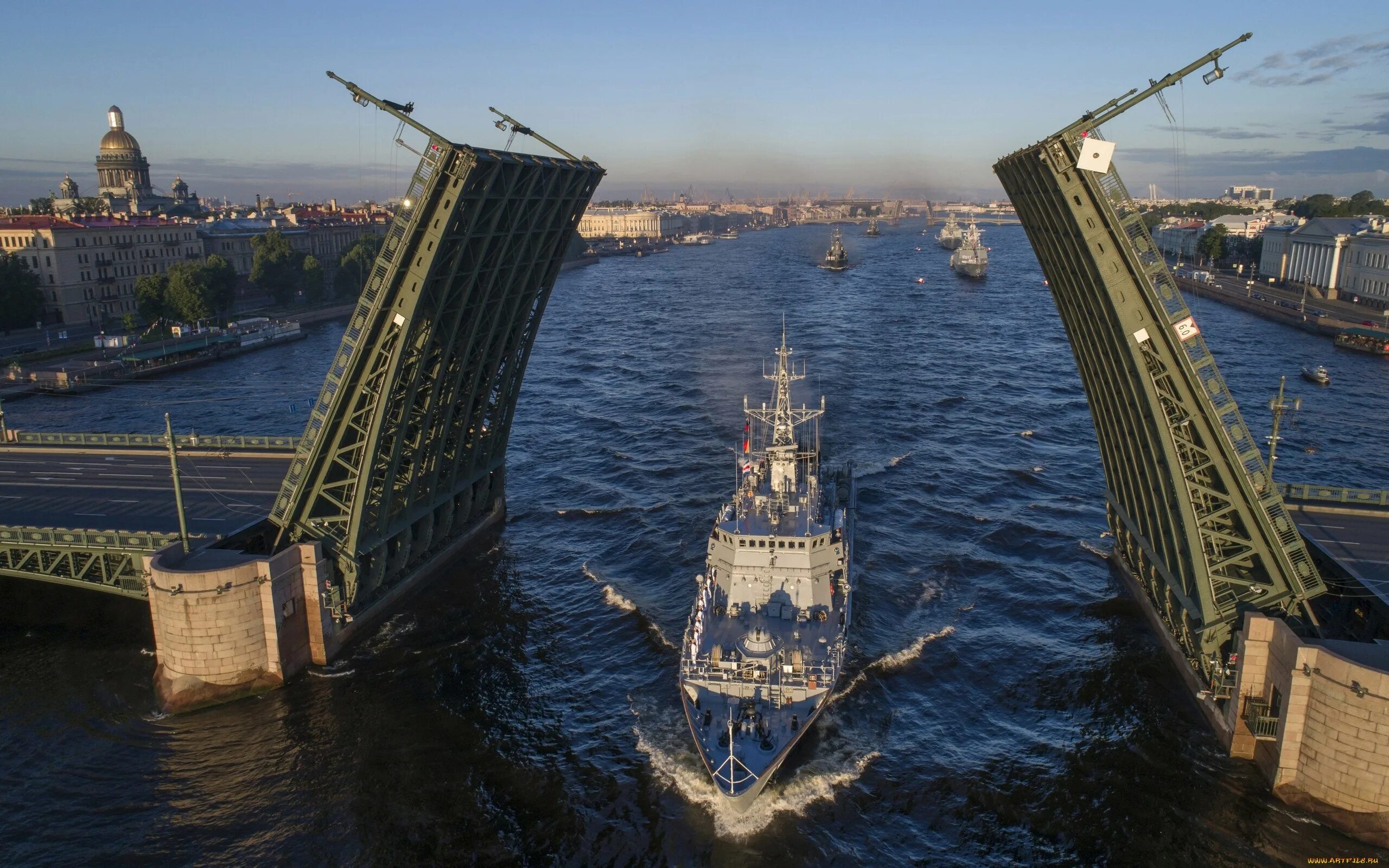 Город разведенных мостов