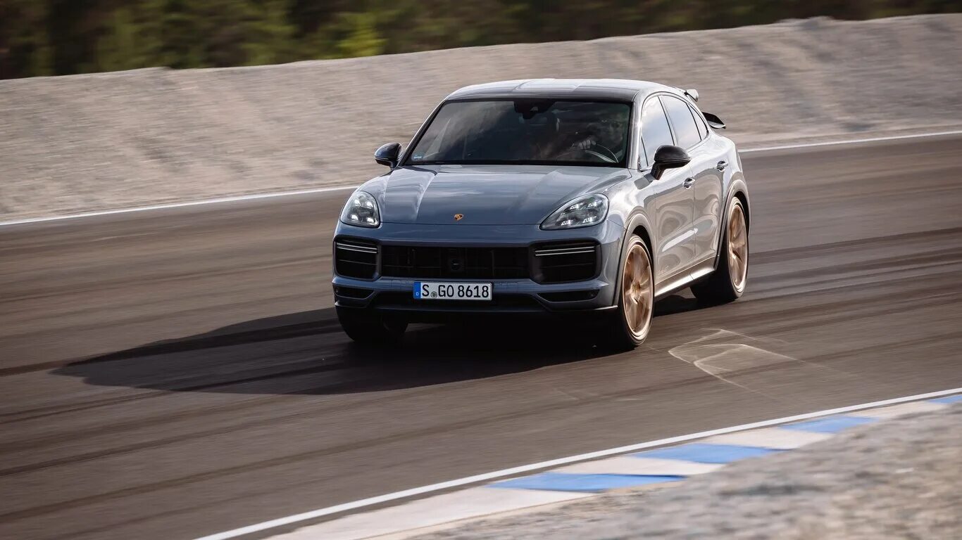 Cayenne turbo gt. Порше кайен турбо gt. порше кайен турбо gt 2025. porsche cayenne gt3. порше кайен gt 2025.