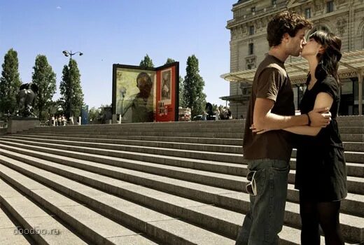 Моряк и девушка. Целуемся в парадных. Игра поцелуй в париже. Целуемся в парадных. Дембель с девушкой.