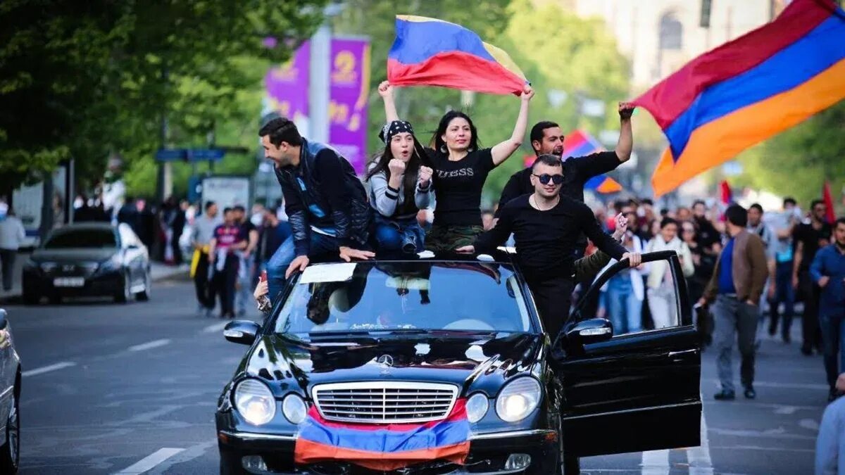 Ютуб армян. Армяне в Адлере. Радостный армянин. Армения вперед. Армения народ.