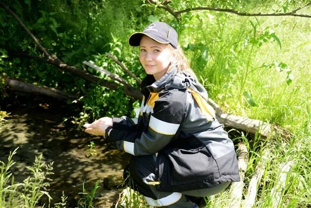 Шагов родники. Родники в Заборовке Сызранского района. Родник Сызрань. Девушки Роснефть. Девушки Родники.