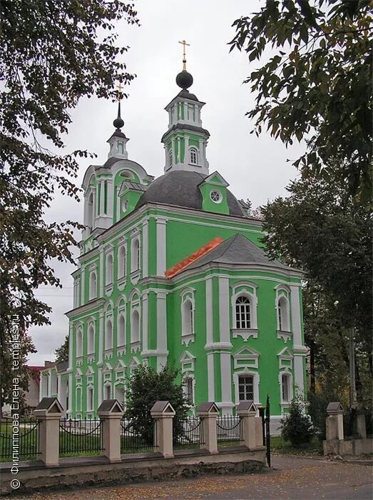 В дмитрове около церкви. В дмитрове около церкви. Спасская церковь дмитров. В дмитрове около церкви. Дмитров храм спаса всемилостивого.