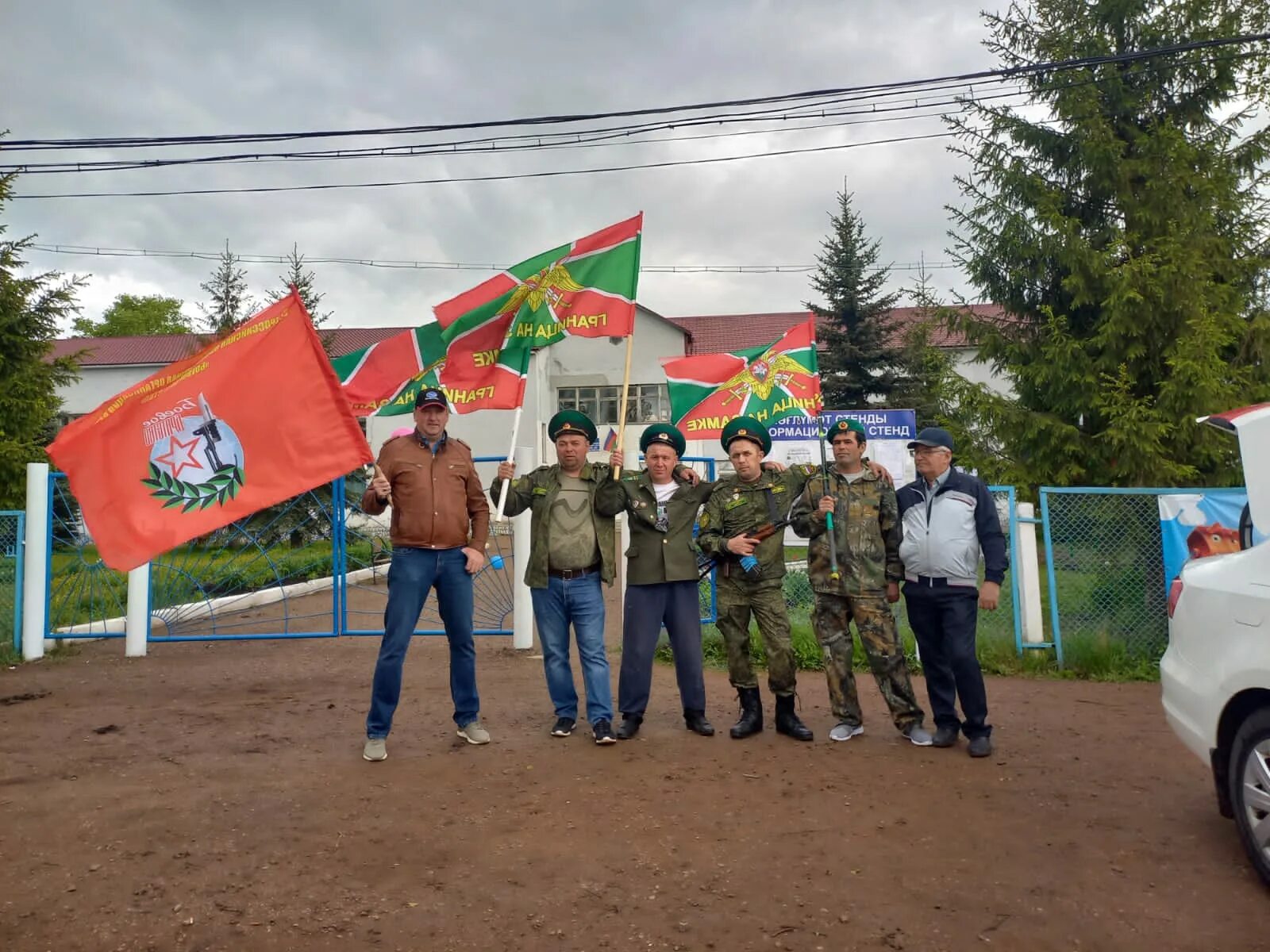 Сайт открытая республика. Памятник пограничникам Уфа. День пограничника Кузбаево. Памятники в сопках Пограничном районе. Памятник пограничникам в короче.