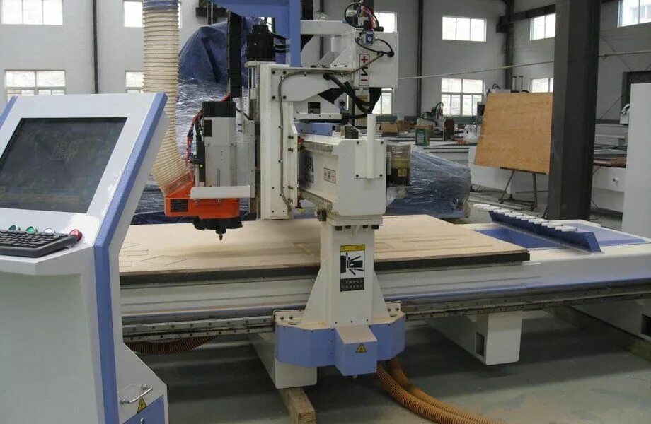 Станки чпу cnc wood router. Пятиосевой фрезерный станок с чпу. 675 фрезерный станок cnc. Чпу фрезерный станок multicut. Станок чпу что производит.