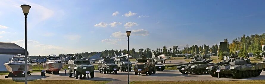 Шведская бмп cv90. Музей трофеев парк победы в свао. Фото трофейной техники в парке. Фото трофейной техники в парке. Фото трофейной техники в парке.