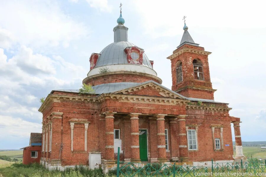 Погода благодарное тюльганский. Тугустемир Оренбургская область Церковь. Тугустемир Тюльганский район. Екатерининский храм в Тугустемире. Храм села Репьевка Тюльганского района.