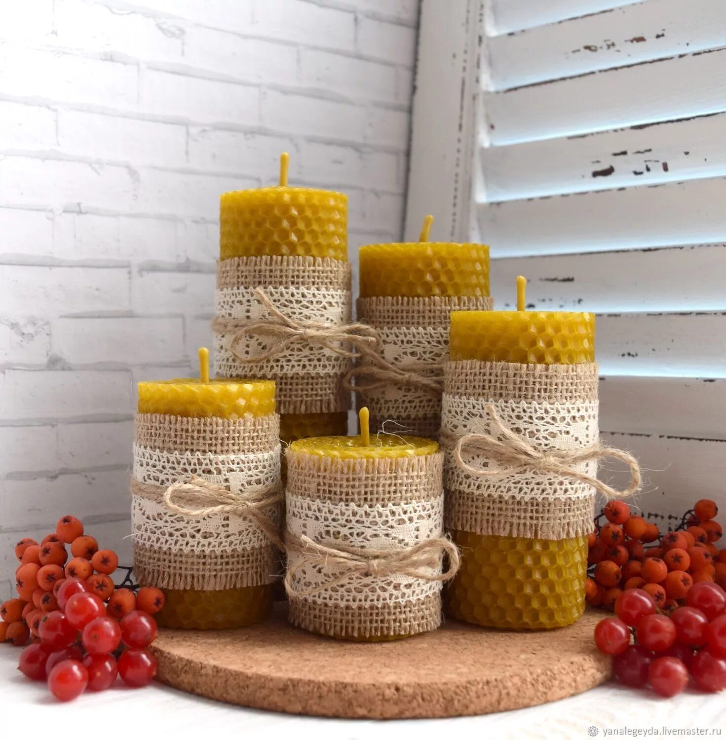Медовые свечи из вощины. Новогодние свечи из вощины. Набор свечей из вощины. Свечи из пчелиной вощины. Свечи из вощины своими руками.