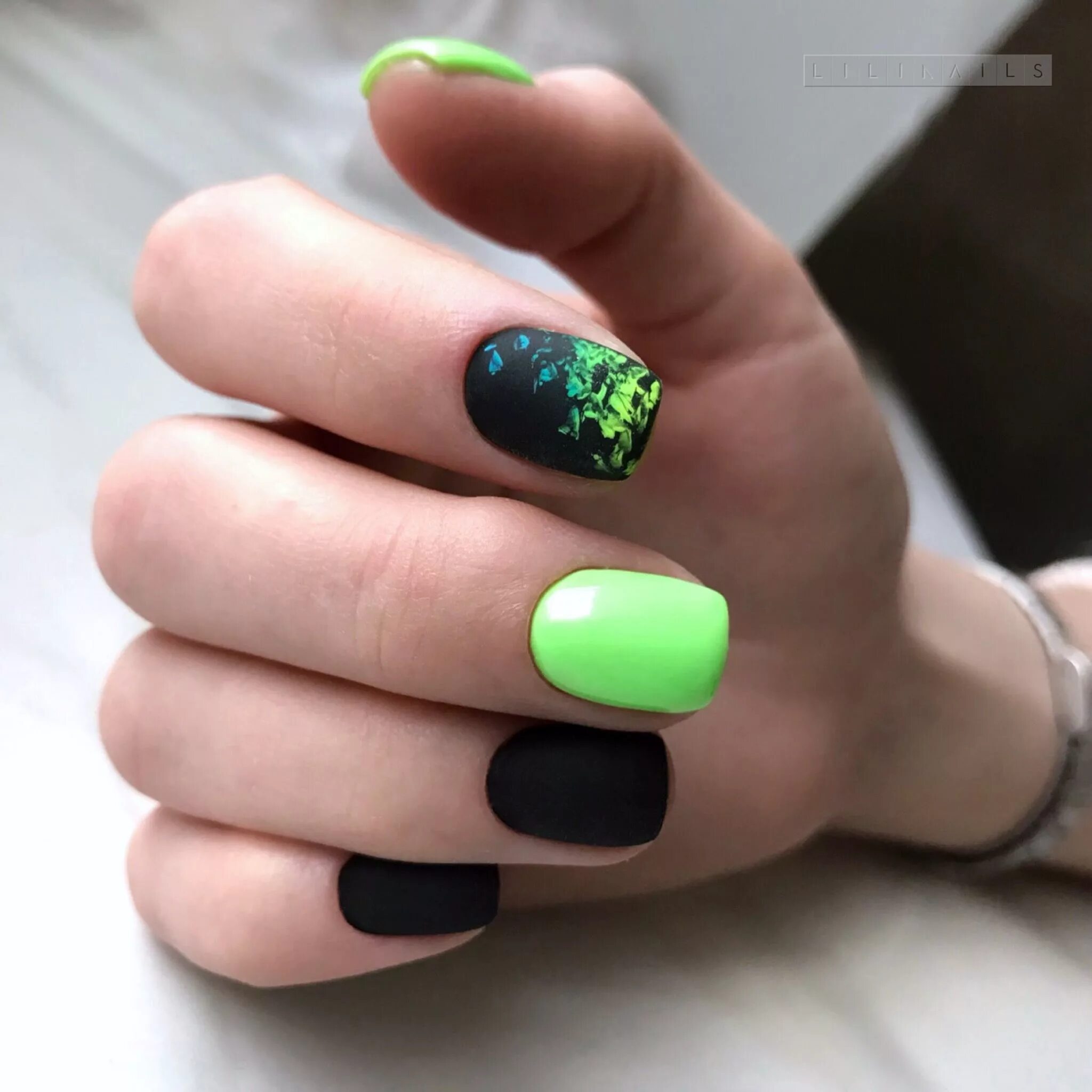 Halloween nail art Eye nail art, Cat eye nails polish, Cat eye nails
