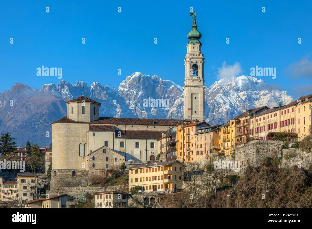 Беллуно. Италия город belluno. Белуно. Беллуно замки. Белуно.