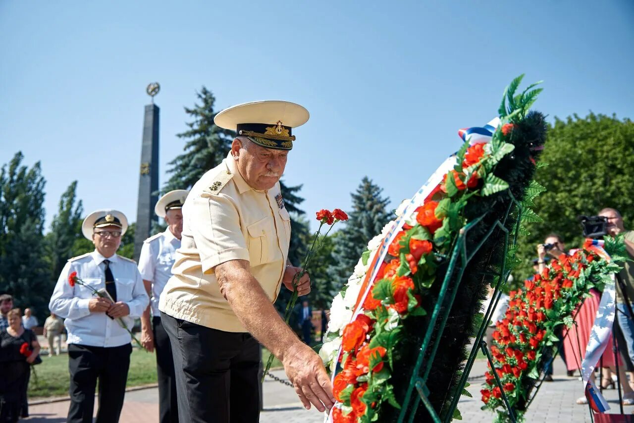 Курск похоронили. К-141 Курск экипаж. Экипаж Курска. Памяти погибших подводников.