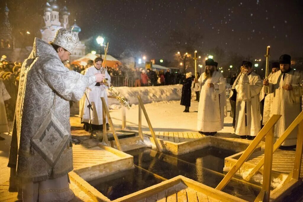 18 января 2014. Праздник крещения крестный ход. Крещение Господне в Иордане. Крещение Господне Богоявление. Крещение Господне (святое Богоявление) в России.