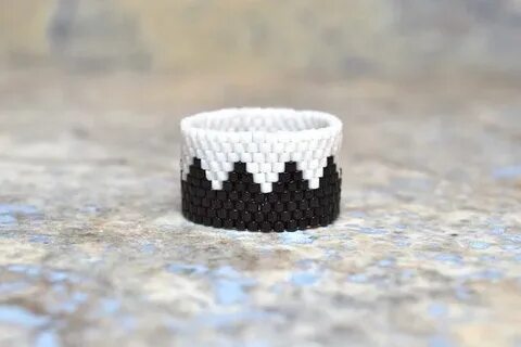 Колечки из бисера черный