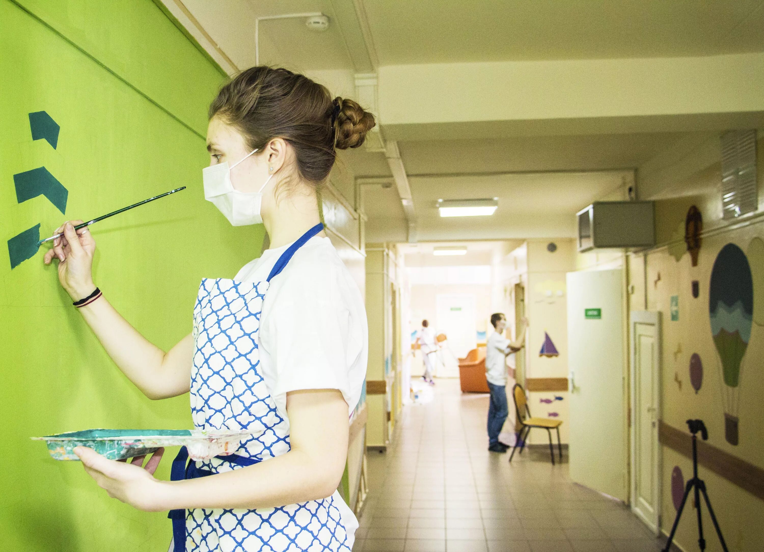 Paint a hospital. Краска для больниц. Роспись стен в онкологических больницах. Роспись стен онко больниц.