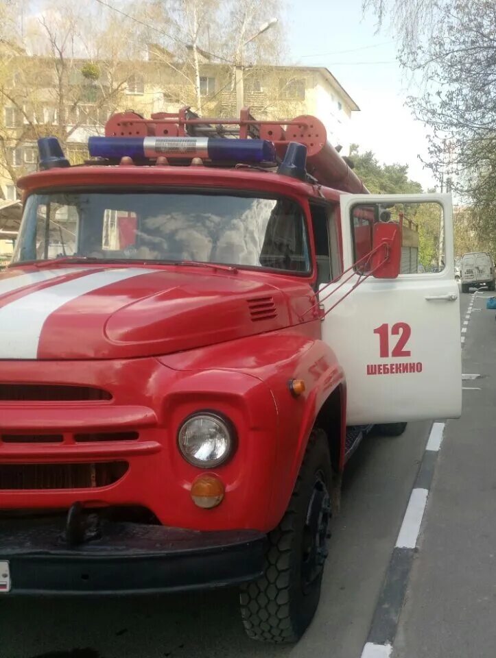 Шебекино белгородская область происшествия. Пожарная машина зима. мчс шебекино. псч 12 шебекино. пожарная машина едет.