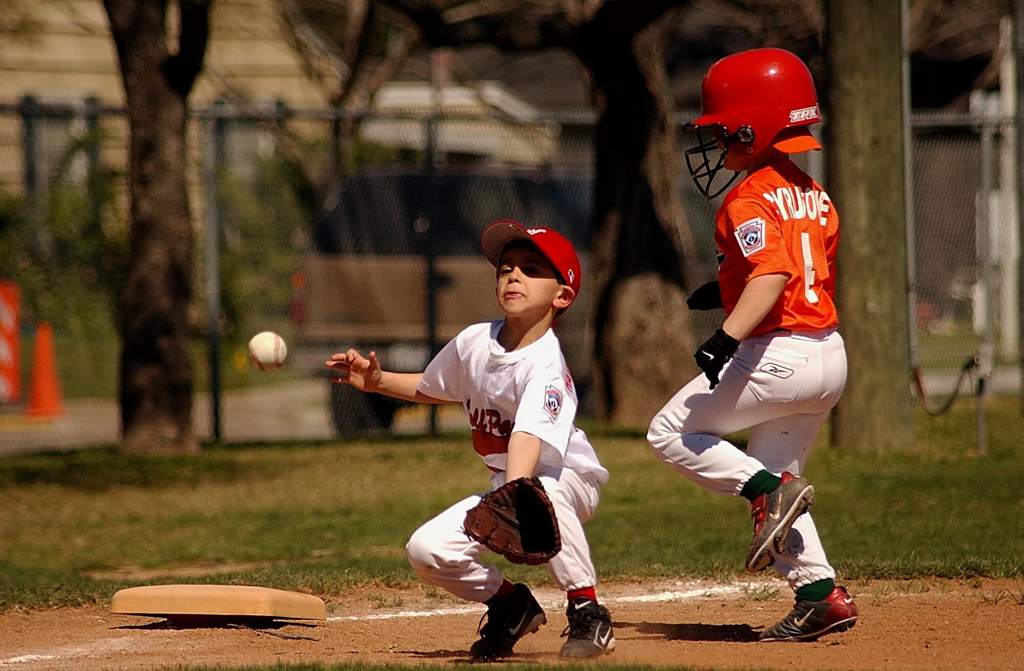 Baseball игра. Детский Бейсбол. Бейсбол спорт. Бейсбол в Америке. Игры для мальчиков команда
