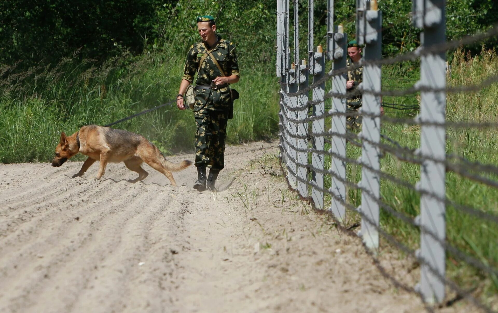 Пограничники Белоруссии. И пограничники Польши.. Пограничная служба Белоруссии 2023. Пограничники Литвы на границе с Беларусью. Пограничная комитет Белоруссии. Служба на границе с украиной