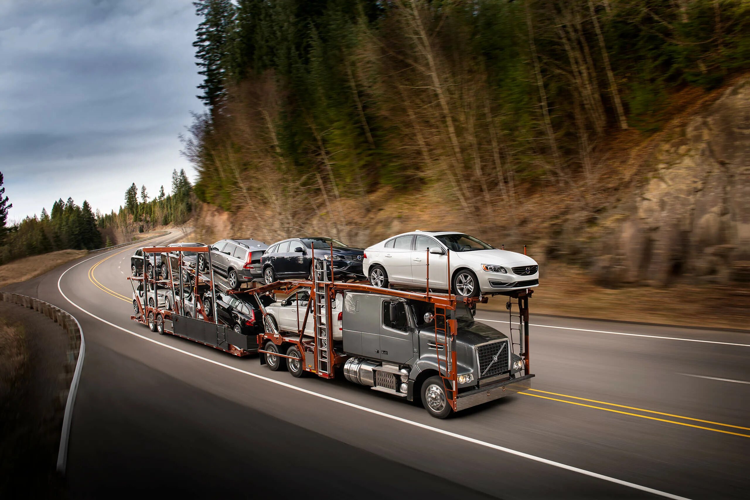 Load car. Трак Вольво автовоз. Автовоз США Вольво. Volvo Vah 630 car Hauler. Volvo Carrier Truck.