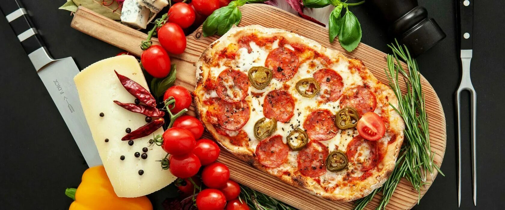 Меню вкусно пицца. Римская пинса. пинса пицца. римская пицца. римская пицца сверху.