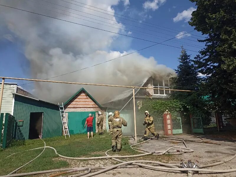 Пожар в сызрани сейчас. Пожар в сызрани вчера. Пожар в сызрани сейчас. Маленькая сызрань последние новости. Сызрань пожар сейчас.