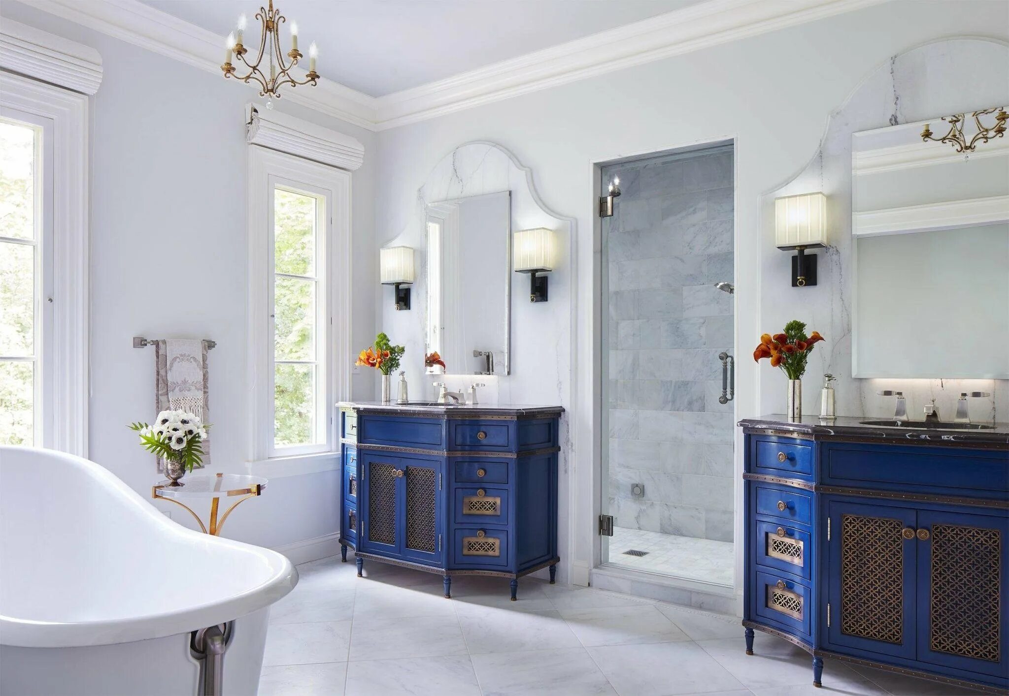 Мебель в ванную комнату стиль. Mediterranean Style ванная. Мебель Provence Bathroom. Caprigo мебель для ванной голубая. Ванная комната в средиземноморском стиле.