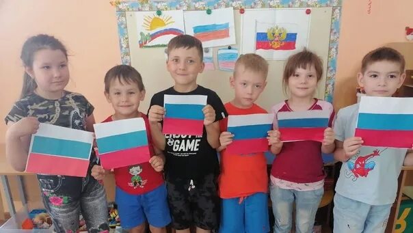 День конституции в детском саду фото. Костюмы на день россии в детском саду. мероприятие ко дню города старшая группе. флаг россии и семьи в детский сад. что провести с детьми в детском саду на день конституции.