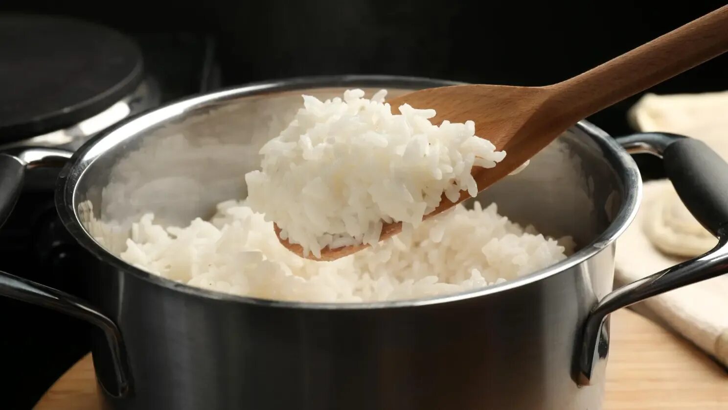 Как варить рис на воде в кастрюле. Миска риса. boiled rice. сваренный рис. рис в кастрюле.