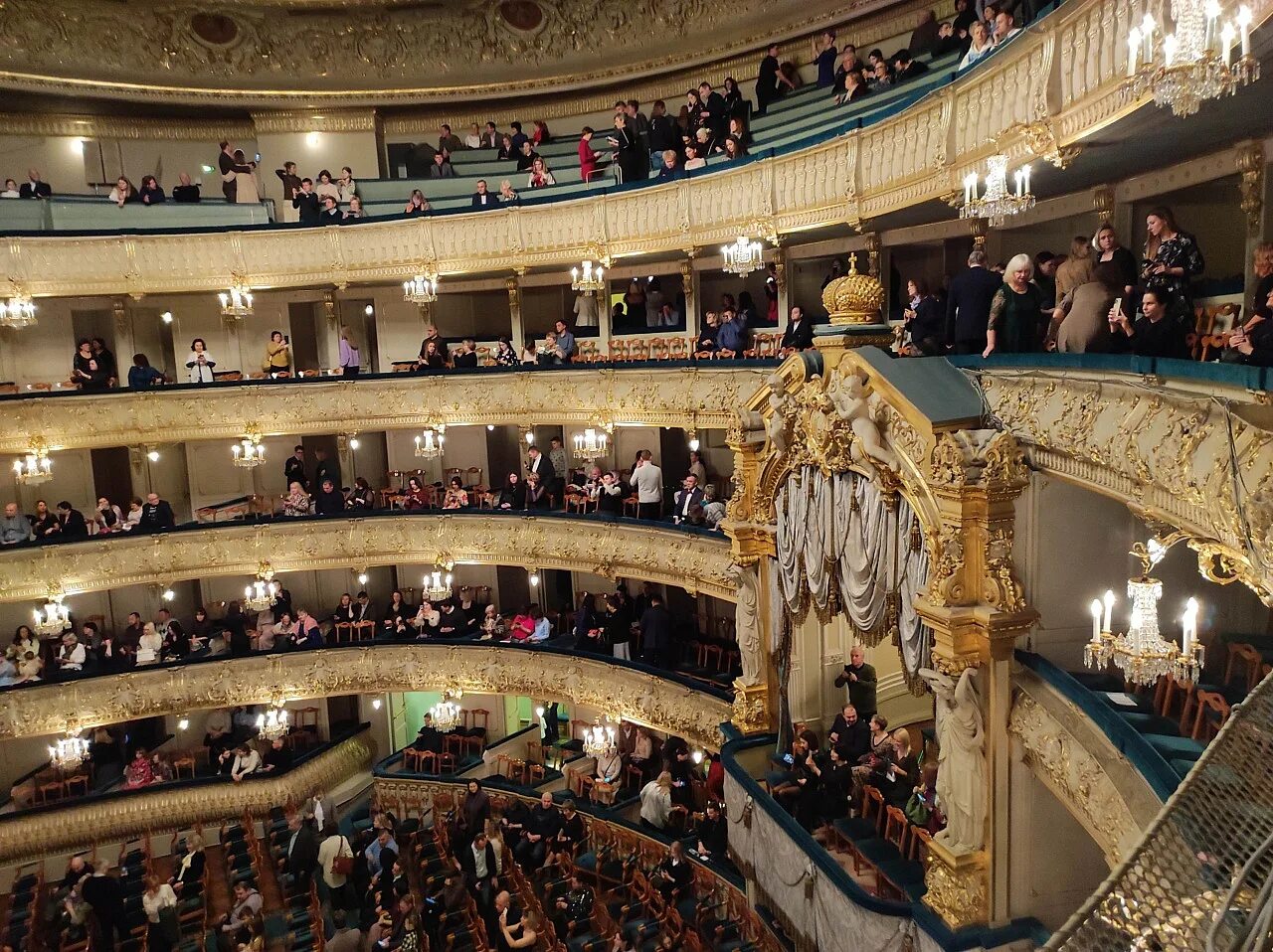 Мариинский театр назван в честь марии александровны. Мариинский театр внутри. Мдт театр европы санкт-петербург. Театры санкт петербурга май. Актеры театров санкт-петербурга.