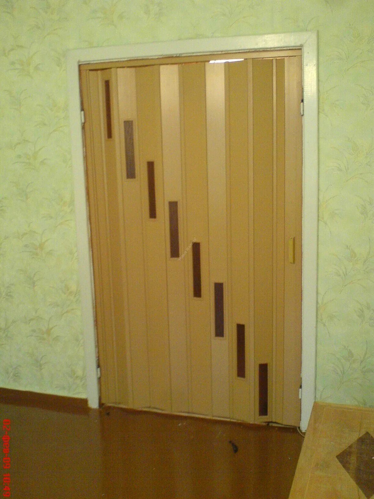 Схема сборки раздвижной двери гармошка. Направляющая для двери гармошка. Дверь гармошка на чердак. Дверь гармошка своими руками. Рельса для дверей гармошка.