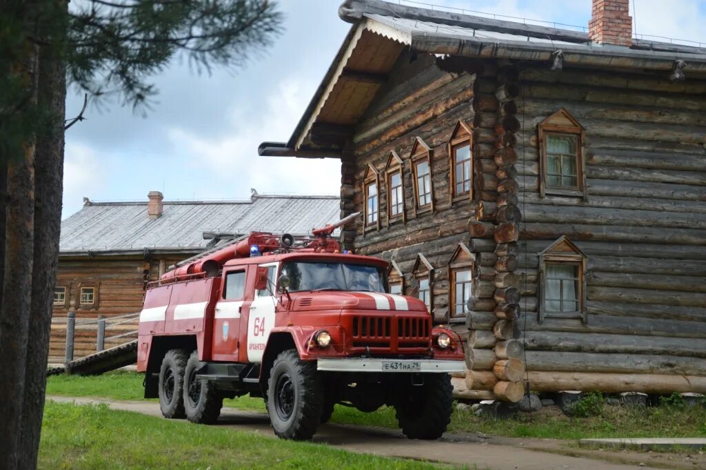 Посёлок Пай Республика Карелия. Пожарные части Карелии. Старая пожарная часть Карелия. Картинки поселок Пай Республика Карелия.