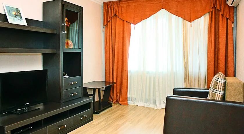 Квартиры дона сайт. Ростов Пушкинская 147. Парижская 4 суточная квартира. Alliance Apartments. Квартира в Ростове на Пушкинской.