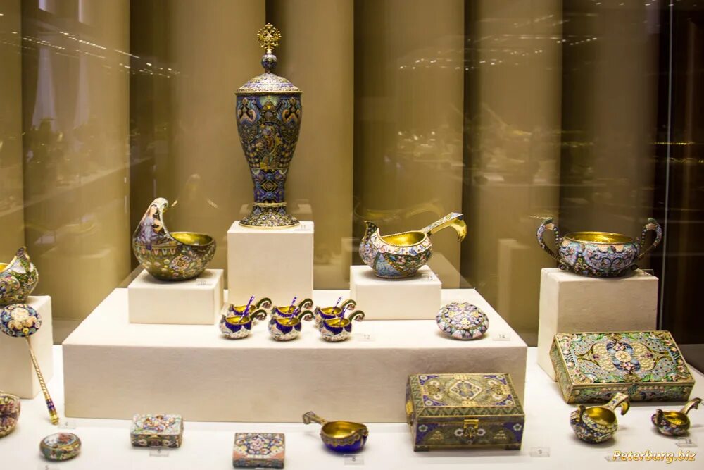 клеймо фаберже. фаберже ювелирный магазин. музей фаберже рыцарский зал. фаберже челябинская версия. фаберже ювелирный магазин.