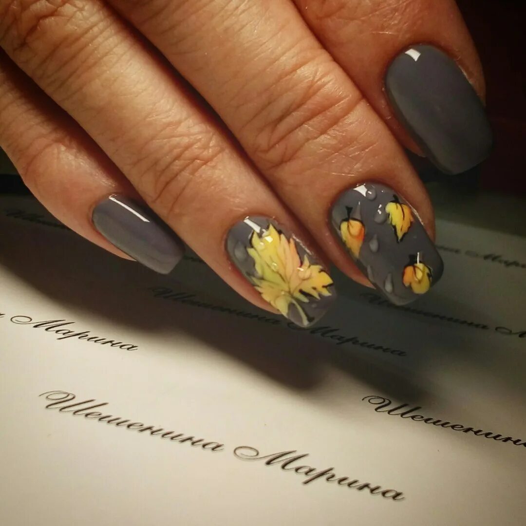 Маникюр осень с листьями и зонтиками 16 Outstanding Fall Inspired Nail Arts