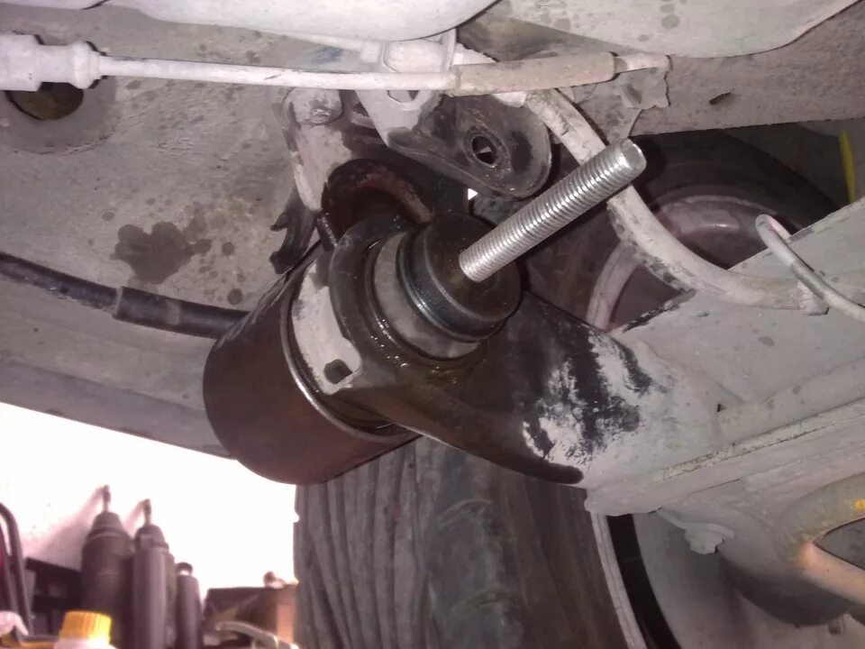 Полиуретан SS20 в заднюю балку - Lada Приора хэтчбек, 1,6 л, 2009 года тюнинг DR